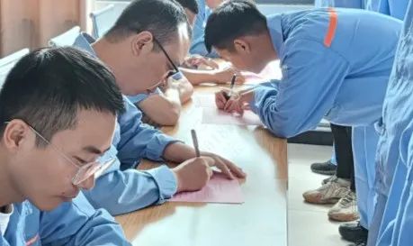 华体会网页版登录入口管业举行“匠心凝聚、薪火相传”拜师仪式